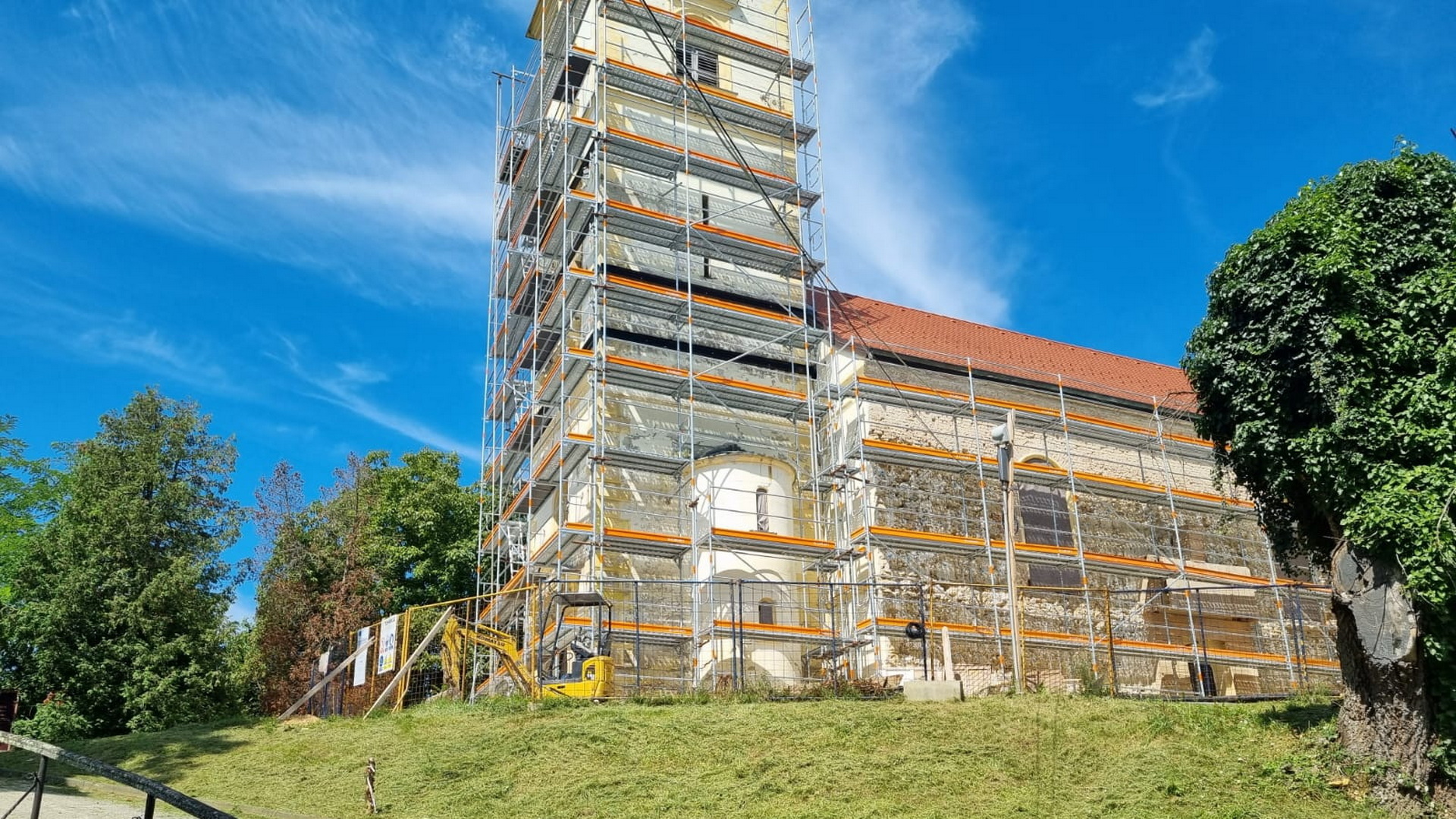 Pročitajte više o članku Uređenje okoliša Župne crkve u Dubrancu.